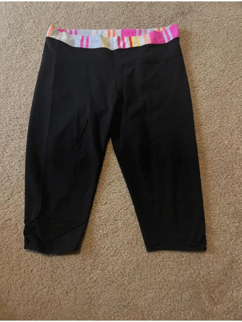 Lululemon Black Cropped Athletic Leggings Capri Pants Colorful Striped Waistband